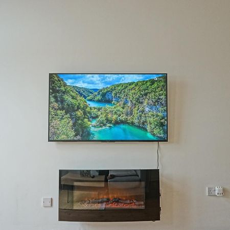 Soak Up The Light At A Soothing, Stylish Apartment In Swansea Marina Luaran gambar