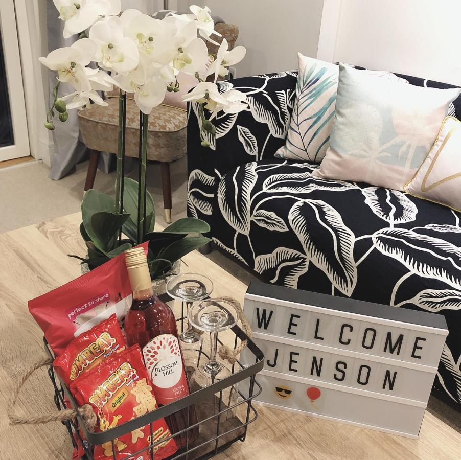 Soak Up The Light At A Soothing, Stylish Apartment In Swansea Marina Luaran gambar