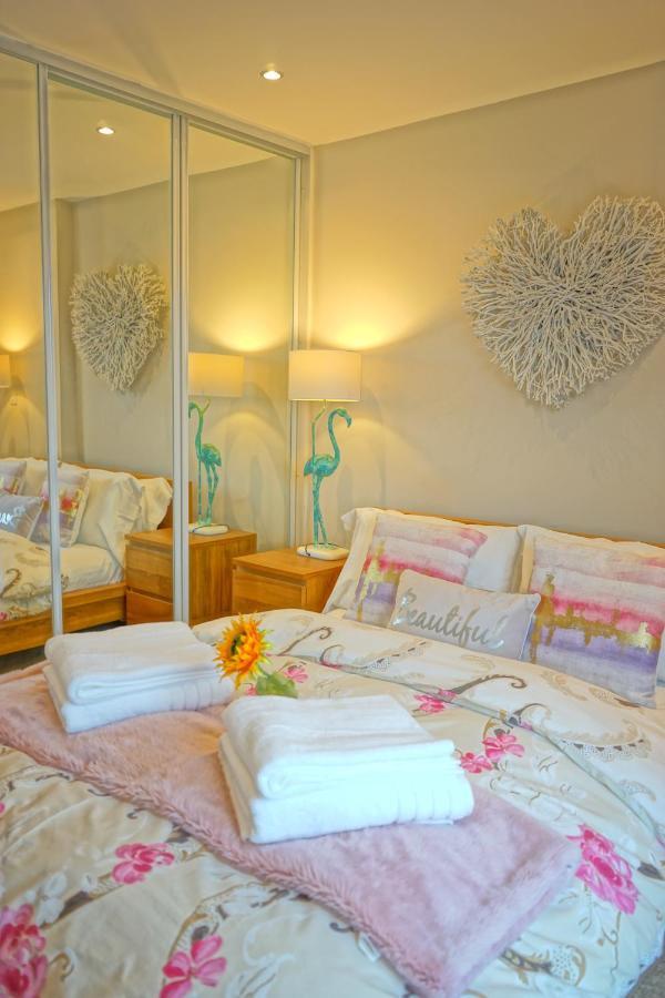 Soak Up The Light At A Soothing, Stylish Apartment In Swansea Marina Luaran gambar