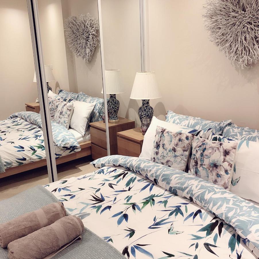 Soak Up The Light At A Soothing, Stylish Apartment In Swansea Marina Luaran gambar