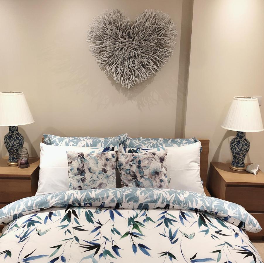 Soak Up The Light At A Soothing, Stylish Apartment In Swansea Marina Luaran gambar