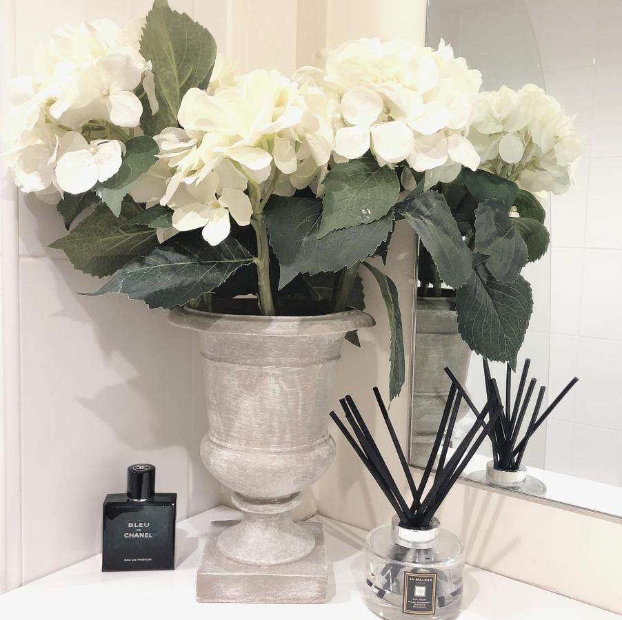 Soak Up The Light At A Soothing, Stylish Apartment In Swansea Marina Luaran gambar