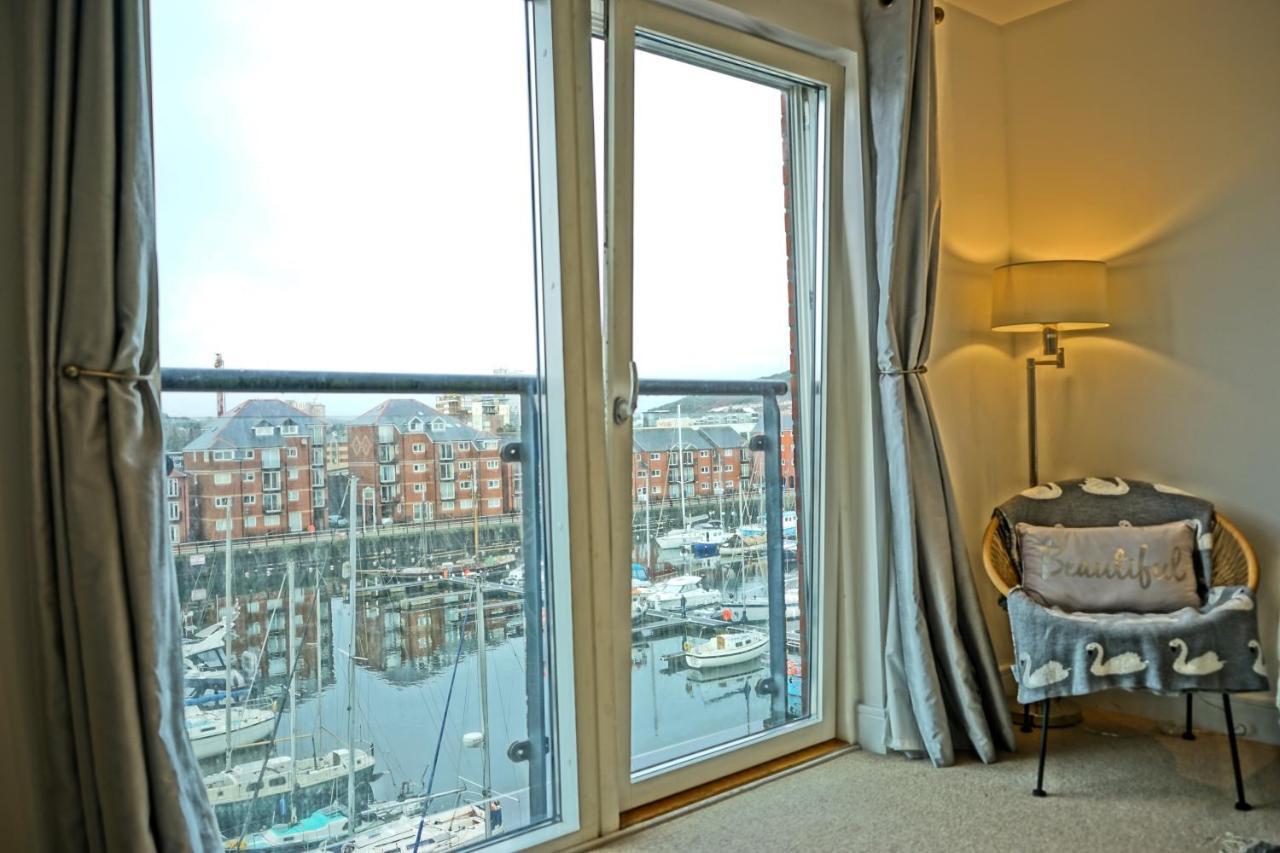 Soak Up The Light At A Soothing, Stylish Apartment In Swansea Marina Luaran gambar