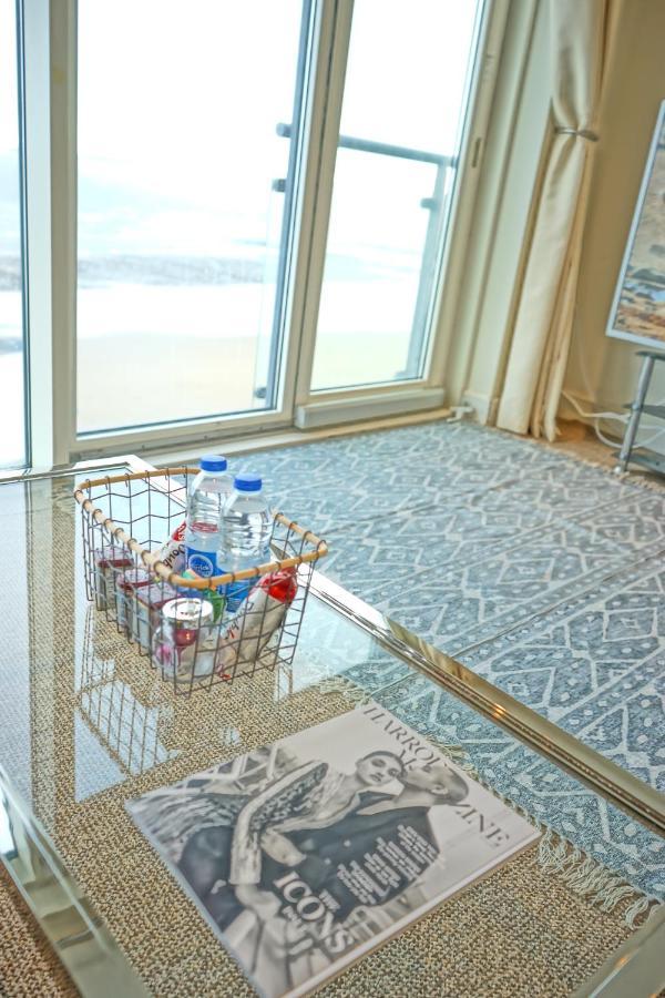 Soak Up The Light At A Soothing, Stylish Apartment In Swansea Marina Bilik gambar