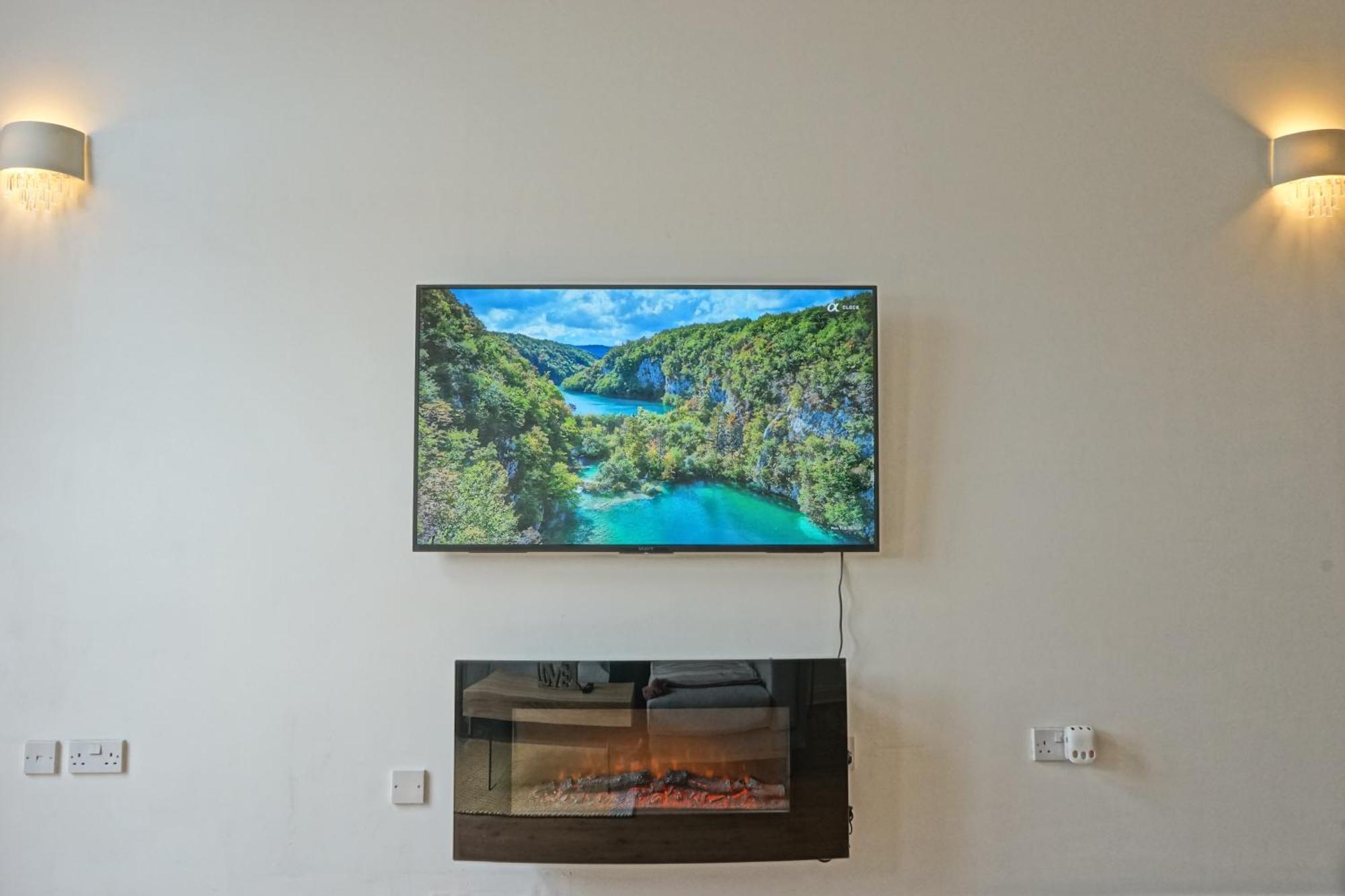 Soak Up The Light At A Soothing, Stylish Apartment In Swansea Marina Luaran gambar