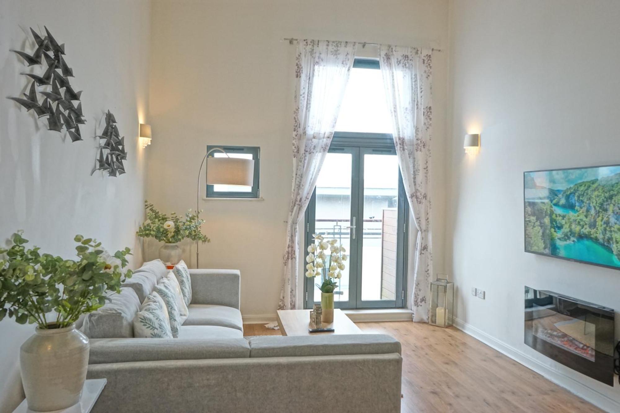 Soak Up The Light At A Soothing, Stylish Apartment In Swansea Marina Luaran gambar