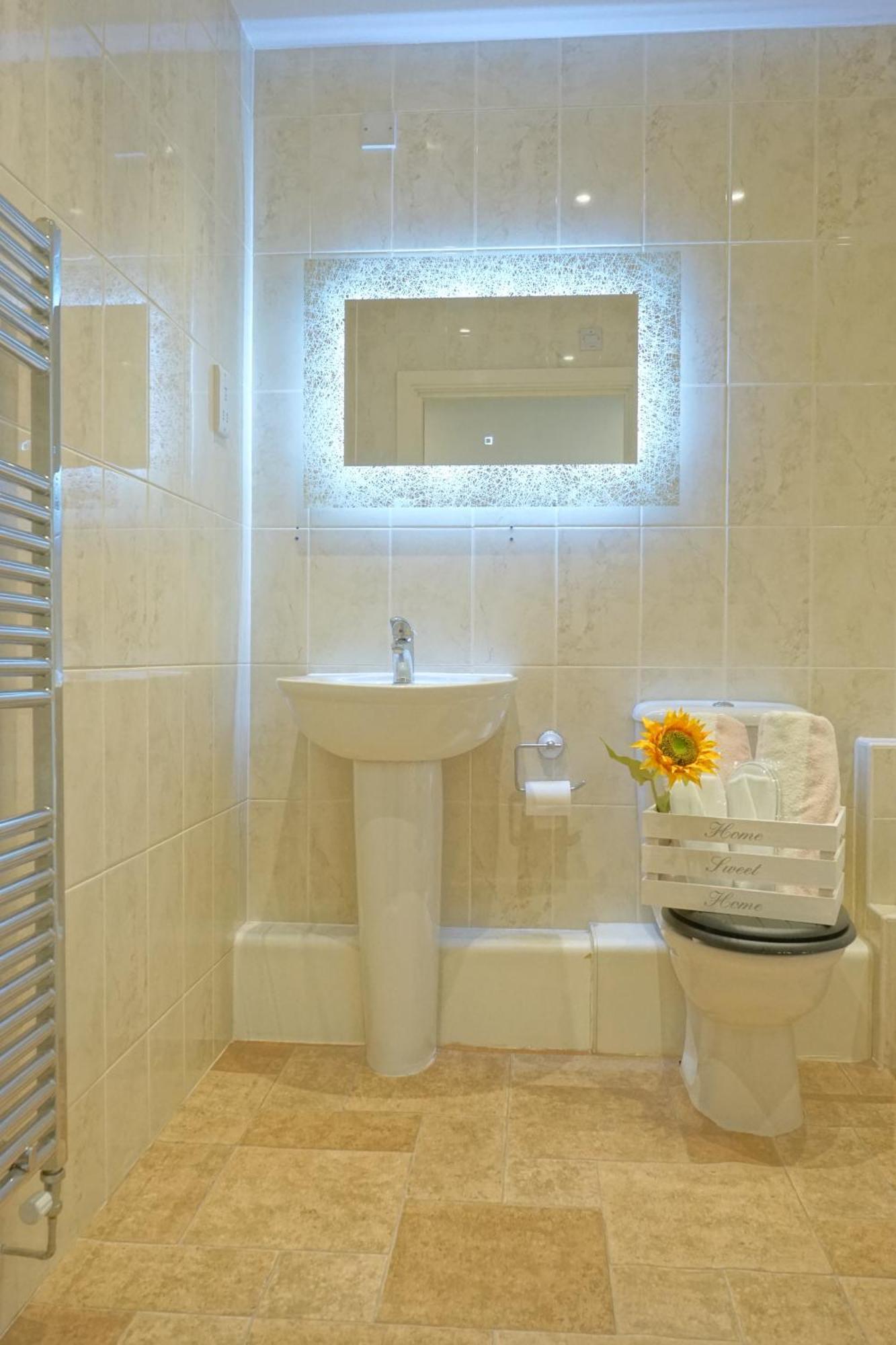 Soak Up The Light At A Soothing, Stylish Apartment In Swansea Marina Luaran gambar