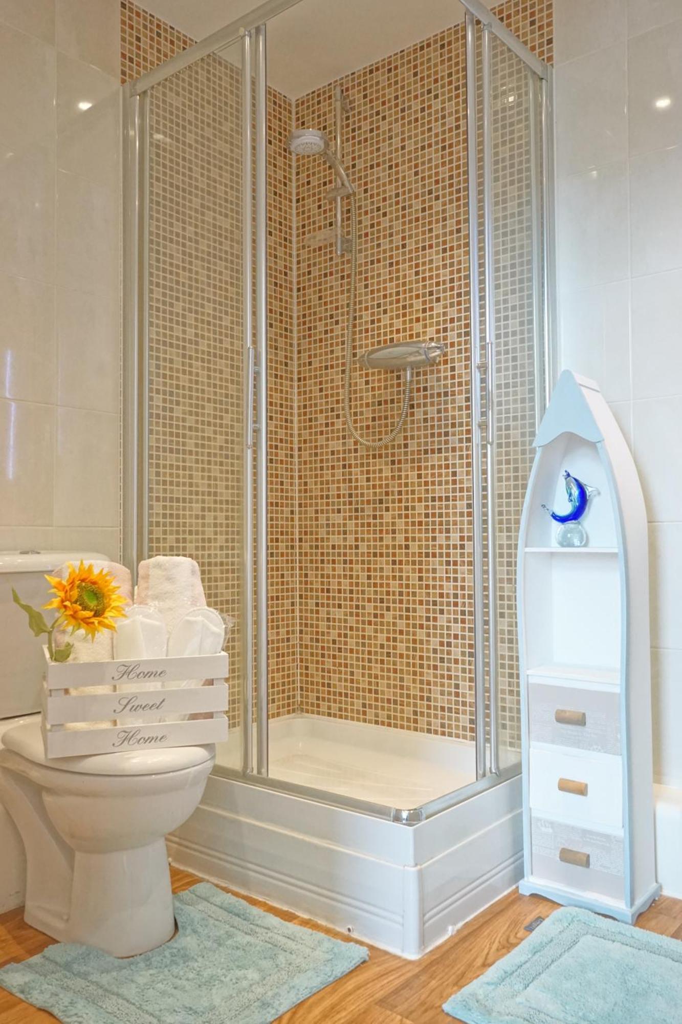 Soak Up The Light At A Soothing, Stylish Apartment In Swansea Marina Luaran gambar